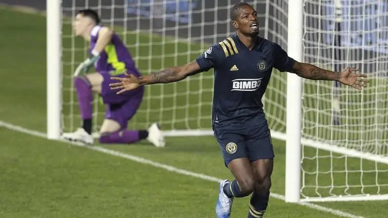 Union beats Fire 2-1, breaks tie with Toronto for MLS lead