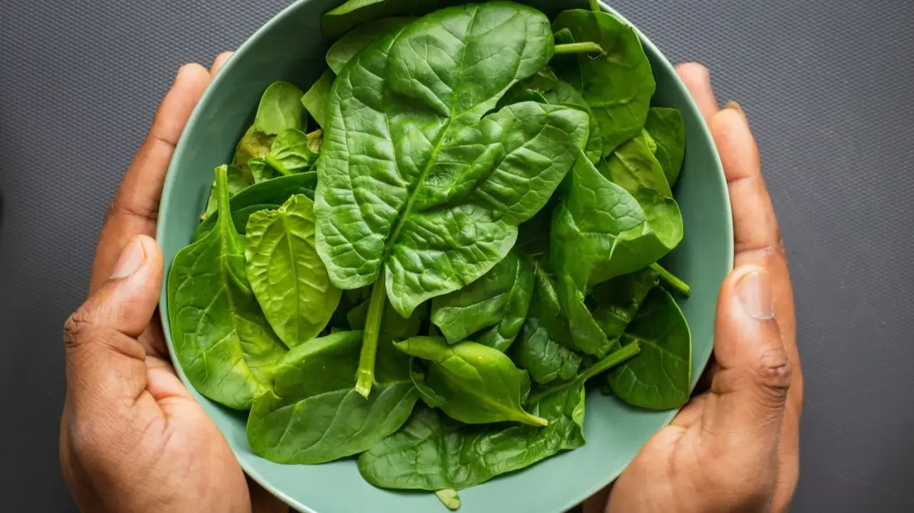Superfoods That Can Help Lower Cholesterol And Keep Your Heart Healthy Spinach vegetable