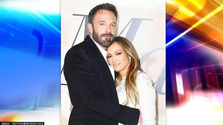 Jennifer Lopez, Ben Affleck set major couple goals as they pose at 'Marry Me' screening Jennifer Lopez, Ben affleck