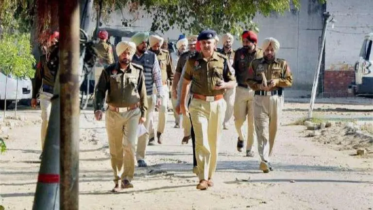 Over 100 arrested for defying curfew in Punjab