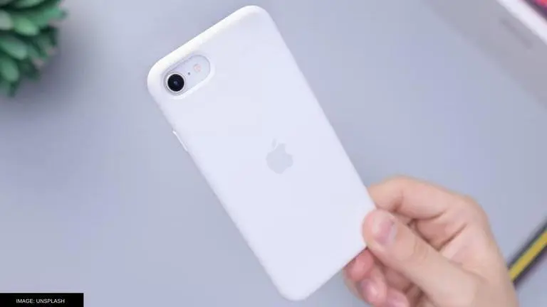 iPhone SE (2020) currently available for Rs 15,948 on Flipkart: How to purchase? iPhone SE (2020) is currently available for Rs. 15,948 on Flipkart: How to purchase?