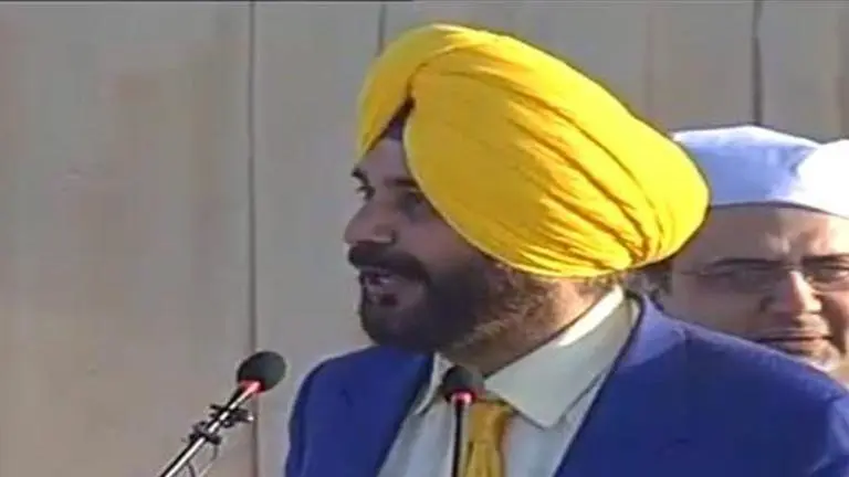Sidhu finally takes Kartarpur corridor to visit Gurudwara Darbar Sahib Sidhu
