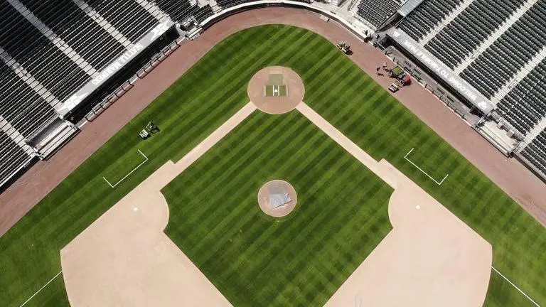 New MLB rules: shower at home, don't spit, Mr Met stay home