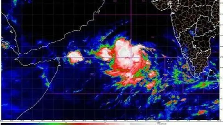 IMD sounds heavy rainfall and heat wave warning for next 5 days