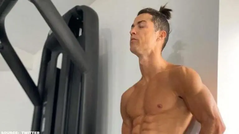 Cristiano Ronaldo urges fans to stay active in quarantine after posting shirtless photo Cristiano Ronaldo