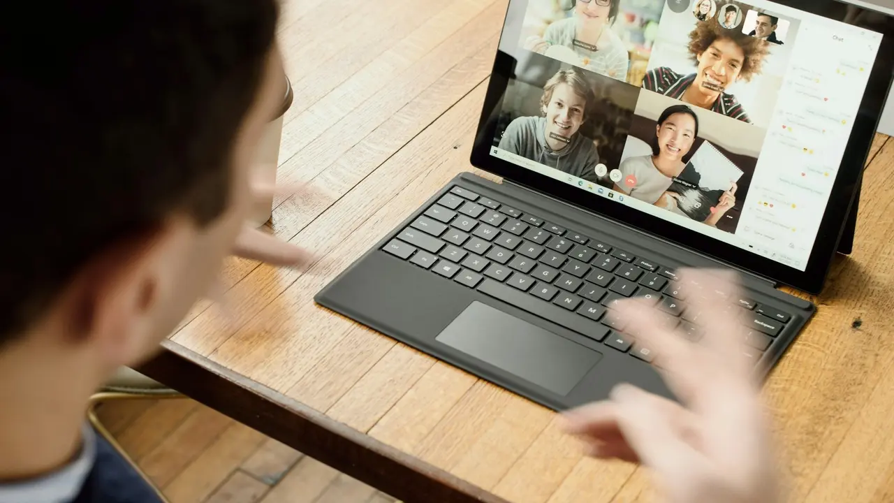 Windows makes it easier to use your Android smartphone as webcam Video Call