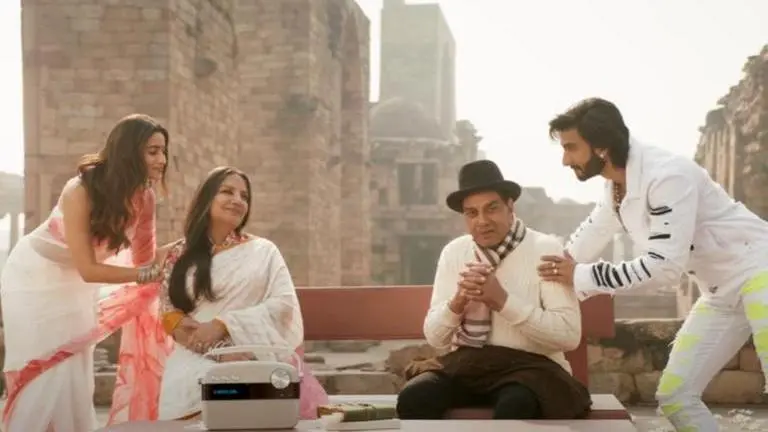 Ranveer Singh, Alia Bhatt get romantic in unseen clip from Rocky Aur Rani Kii Prem Kahaani Rocky Aur Rani Kii Prem Kahaani