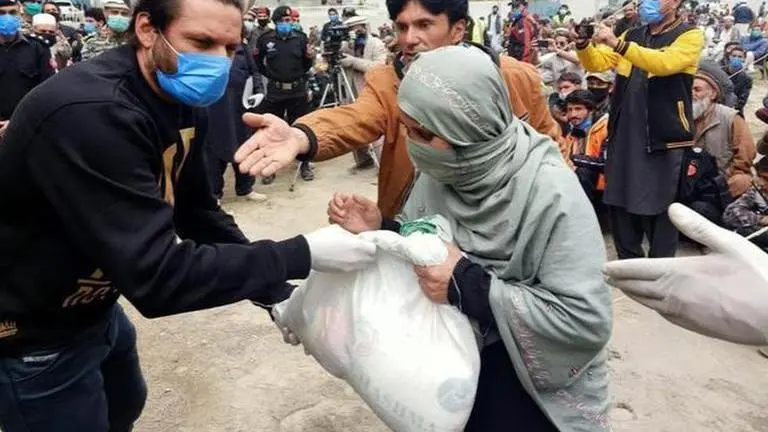 Pakistani cricket icon Shahid Afridi donates essential items to needy amid COVID-19 crisis Shahid Afridi