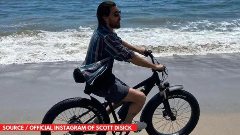 Scott Disick called out for posting Earth Day beach picture, fans call him 'tone-deaf' Scott Disick