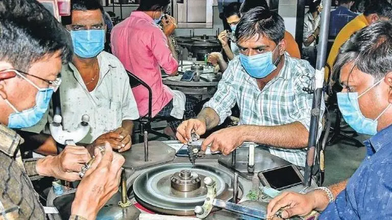 Gujarat: Diamond industry workers leaving Surat in large numbers Surat