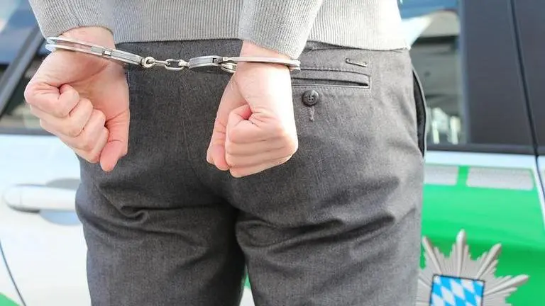 UK: Gang of jewellery thieves who swapped £4m worth of gems for pebbles arrested UK