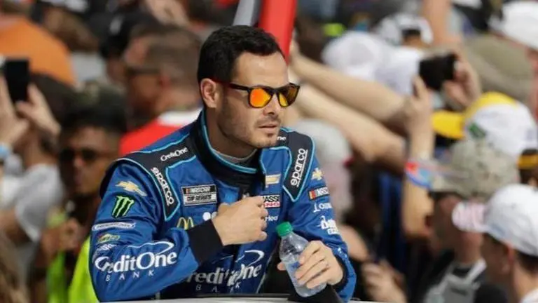 Kyle Larson returns to racing in World of Outlaws event Kyle Larson