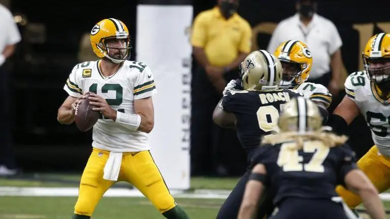 Rodgers, Packers unbeaten with 37-30 victory over Saints