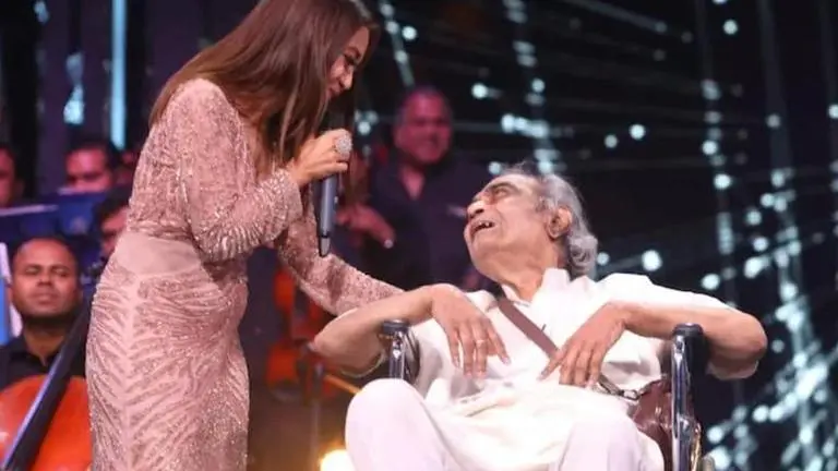 Neha Kakkar gets emotional on 'Indian Idol', provides monetary aid to veteran lyricist neha kakkar