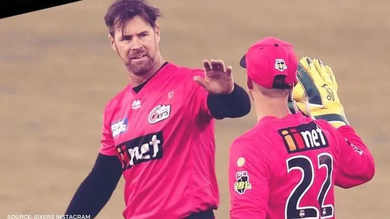 Sydney Sixers becomes 1st BBL 2020 team to kneel for Black Lives Matter before every game Sydney Sixers