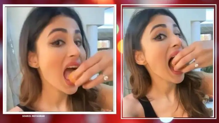 Mouni Roy gobbles up pani puri; lists down her 'favourite street food' items mouni roy