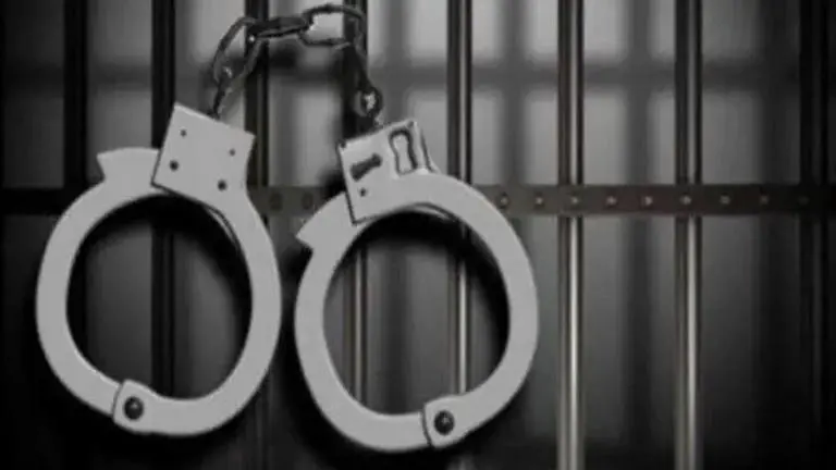 Police arrest 2 drug traffickers in Rohini, recover heroin worth Rs 2 crore Police arrest 2 drug traffickers in Rohini, recover heroin worth Rs 2 crore