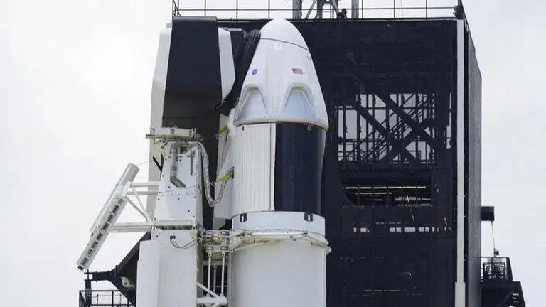 SpaceX presses ahead in historic 1st launch of astronauts