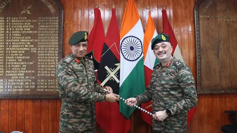 Indian Army’s elite Vajr Division welcomes Major General Girish Kalia as the GOC Indian Army