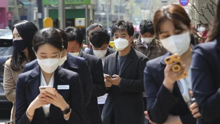 South Korea says virus outbreak is slowing