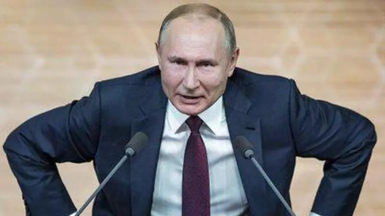 Putin votes in referendum on changing constitution