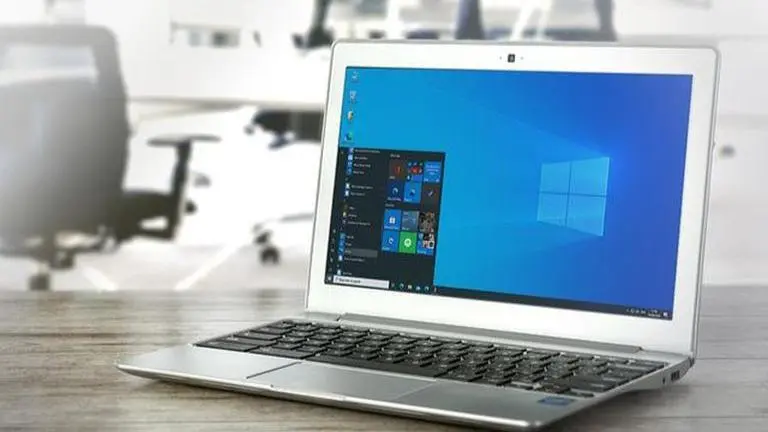 Bill Gates throws back to Windows 95 as Windows celebrates 28 years Bill Gates