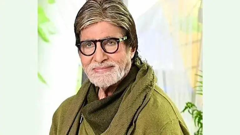 Amitabh Bachchan reflects on fan-gatherings outside Jalsa; says 'enthusiasm has lessened' Amitabh Bachchan