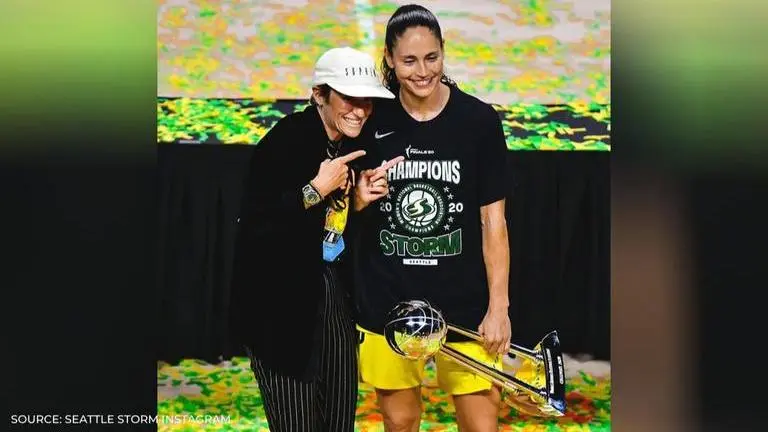 Sue Bird celebrates WNBA championship with a kiss from partner, USWNT icon Megan Rapinoe Sue bird