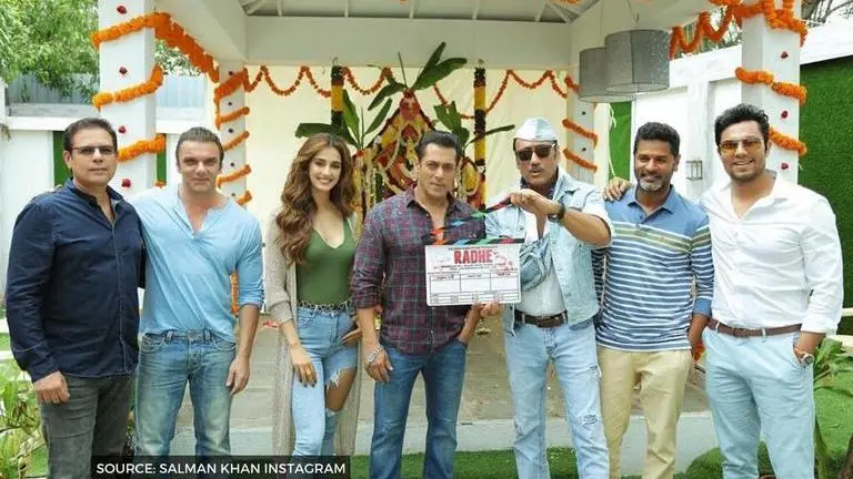 Salman Khan dons his iconic 'Wanted' look for 'Radhe' in this leaked BTS video Salman Khan