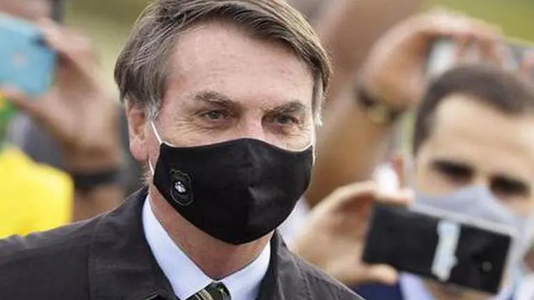 Bolsonaro defends decision to withhold coronavirus data