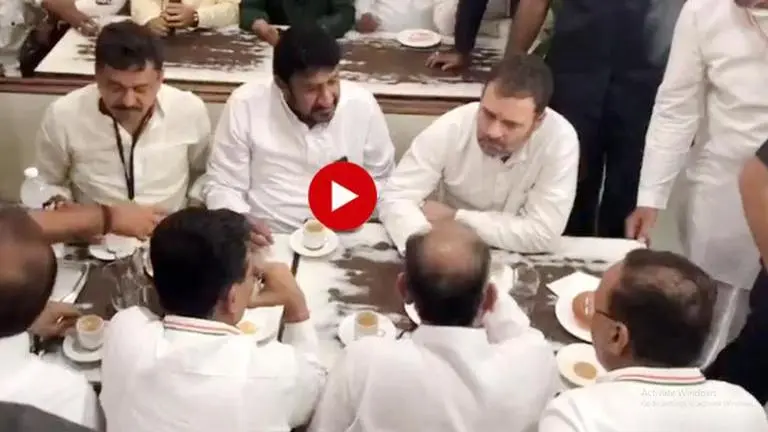Rahul Gandhi visits restaurant with Gujarat Congress netas, slams BJP Rahul gandhi
