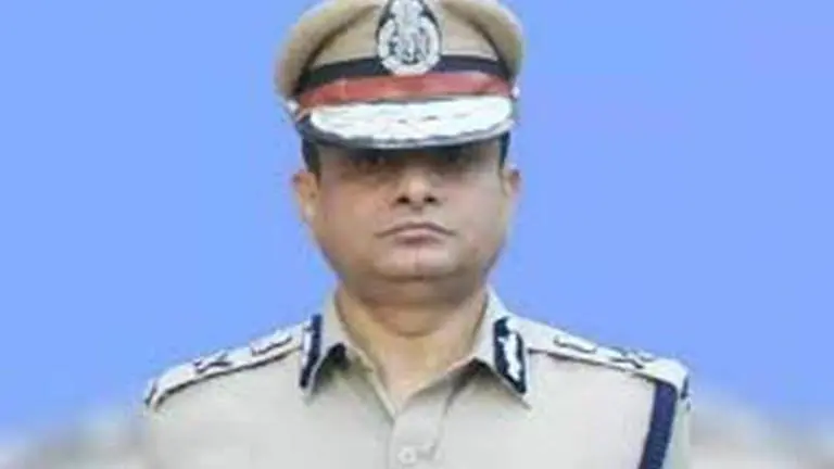 CBI transfers officers probing Saradha, Rose Valley and Narada scams CBI