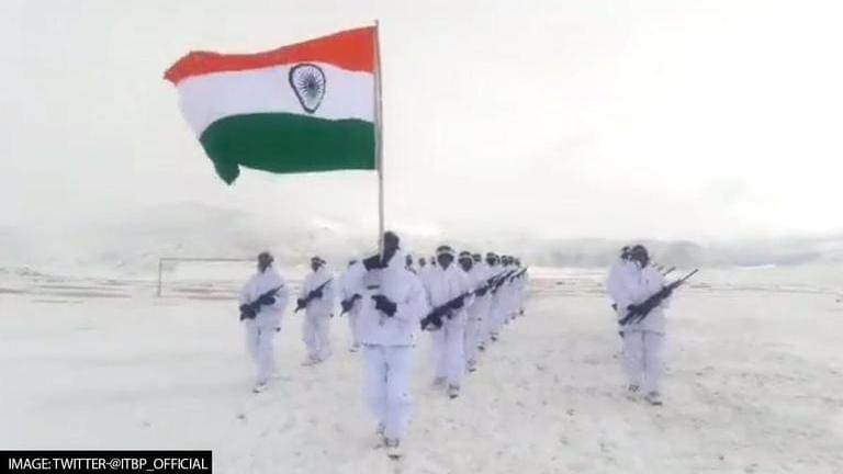 Republic Day 2022: 'Himveers' of ITBP unfurl National Flag at 15,000 ...