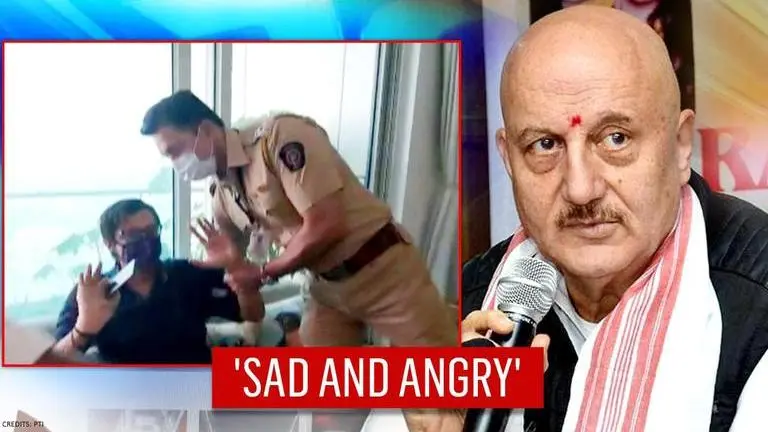Anupam Kher strongly condemns Arnab Goswami's unlawful arrest, pens message from New York Arnab Goswami arrested