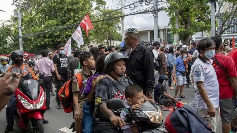 Thailand's lawmakers postpone vote on amendments