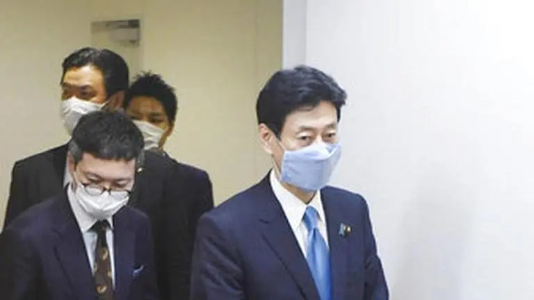 Japan's minister cancels public appearances after coming in contact with COVID-19 patient Japan's Economy minster cancels public appearances after contacting coronavirus patient