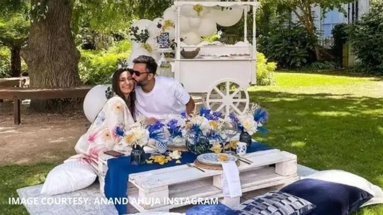 Anand Ahuja reveals his first ever Snapchat message to Sonam Kapoor while ‘courting’ her Anand Ahuja