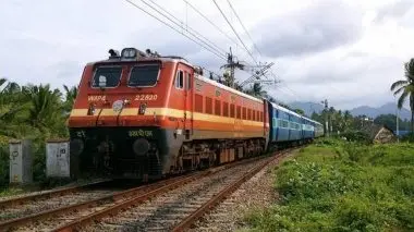 Bomb Threat In Kamayani Express, Train Halted At Bina Railway Station, Bomb Squad Conducts Search Bomb Threat Triggers Panic In Mumbai-Bound Kamyani Express