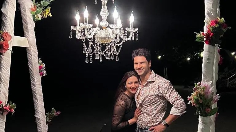 Divyanka Tripathi-Vivek Dahiya celebrate 7th wedding anniversary in Thailand | Watch divyanka tripathi