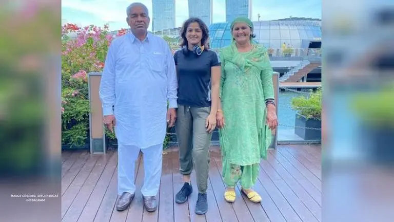 Ritu Phogat explains seeing different, emotional side of father Mahavir during pandemic ritu phogat