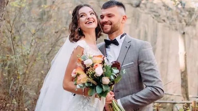 Bride wants wedding guests to fund her wedding; netizens call it 'tacky way of asking' Bride