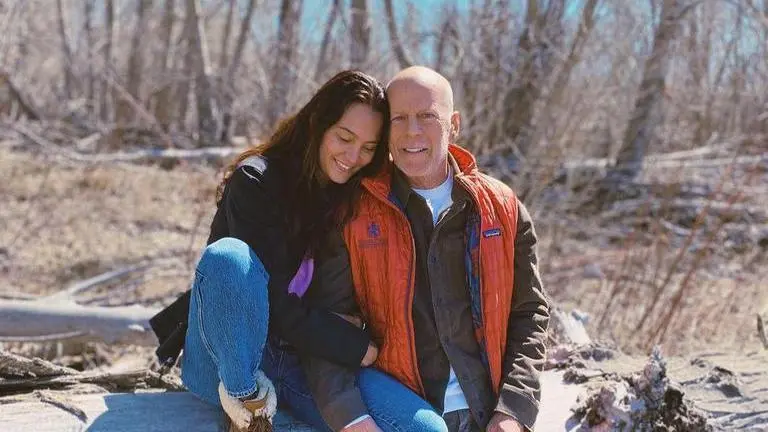 Bruce Willis' wife urges paparazzi to 'keep space' from actor after his dementia diagnosis Bruce Willis