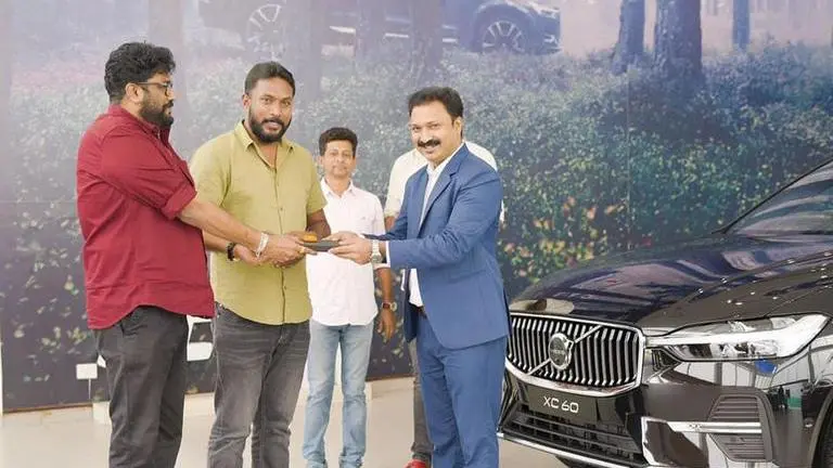 Kaduva's Shaji Kailas buys luxurious car post film's success? Director pens clarification Shaji Kailas