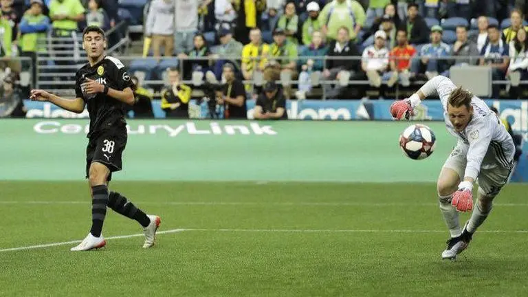 US youngster Reyna's 1st Bundesliga start foiled by injury