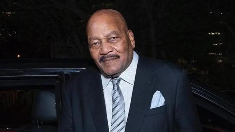 Jim Brown dies at 87, wife Monique Brown says 'our hearts are broken' Jim Brown