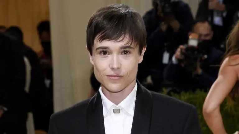 Elliot Page shares shirtless photo as he flaunts scars celebrating 'trans joy' Elliot Page