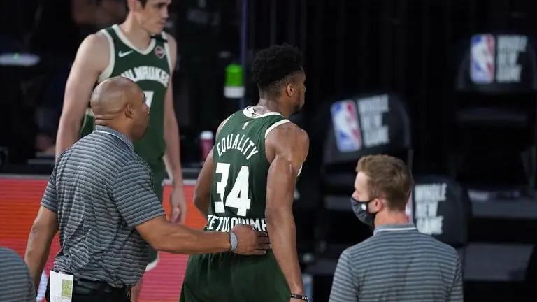 Bucks beat Wizards 126-113 despite Antetokounmpo ejection