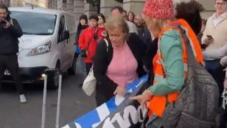 'Can't take our will': Just Stop Oil group clashes with locals in London, posters ripped Just Stop Oil