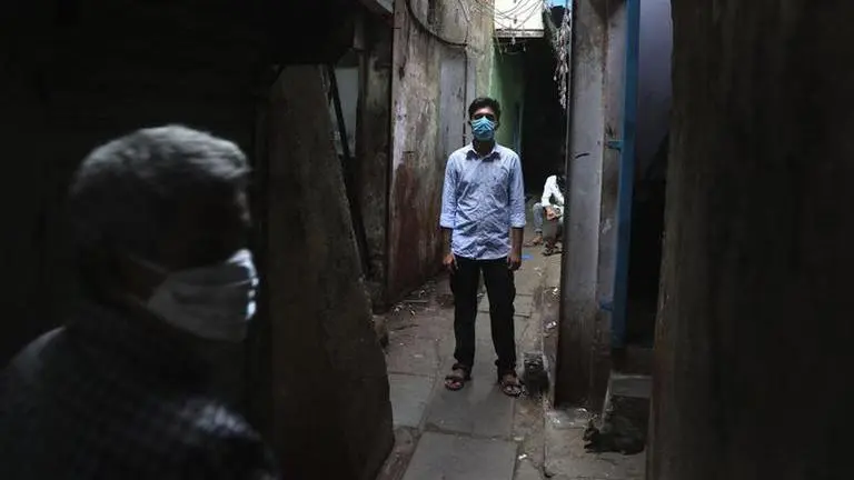 Amid virus, those in India’s largest slum help one another
