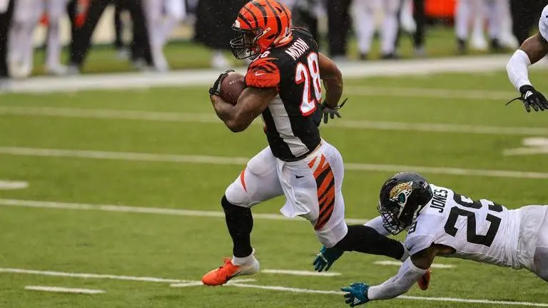 Bengals RB Joe Mixon ruled out for game against Browns